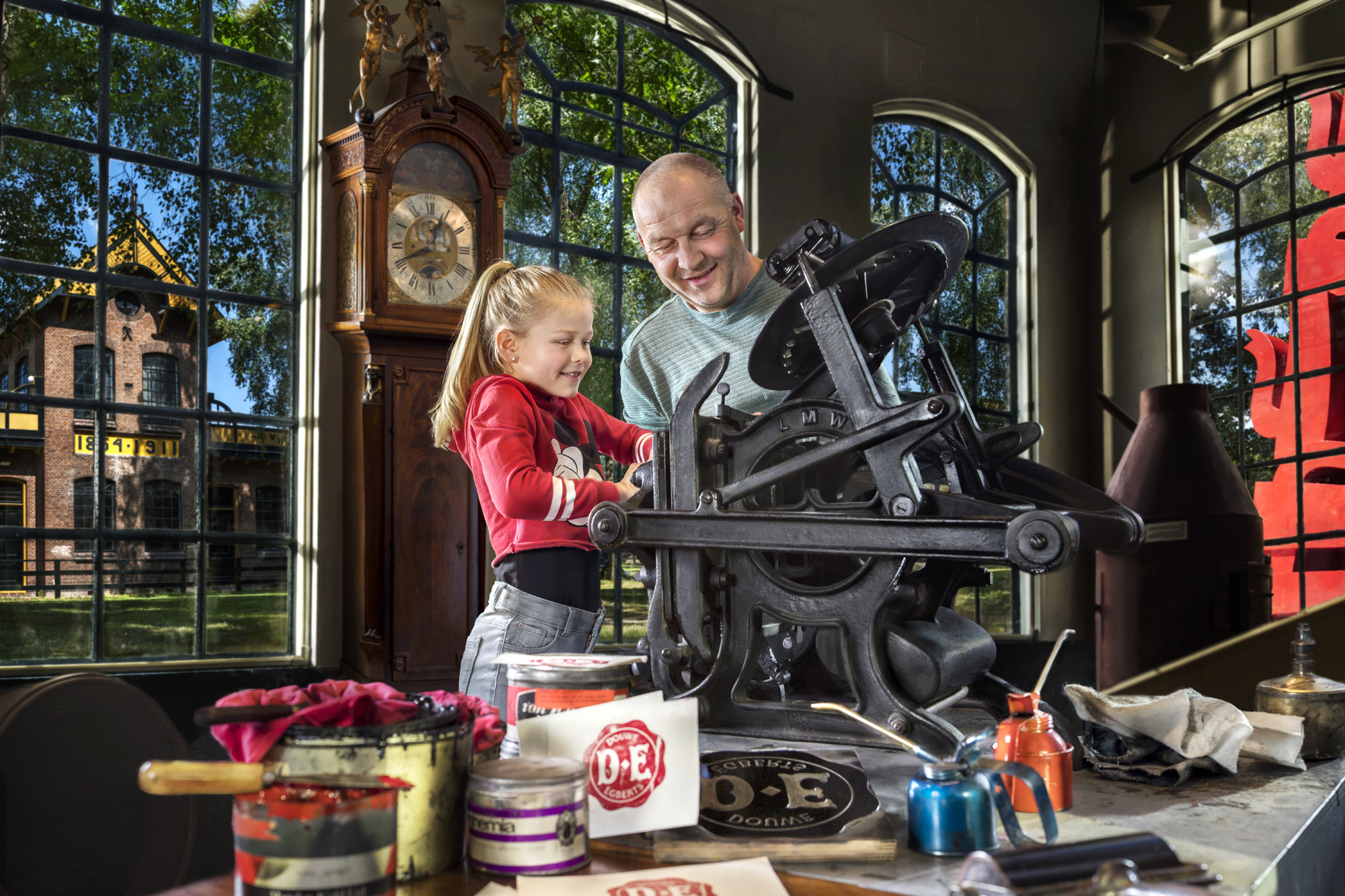 opa en kleinkind uitstapje museum