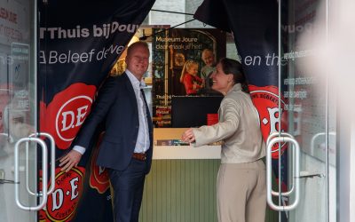Feestelijke opening vernieuwde Douwe Egberts tentoonstelling